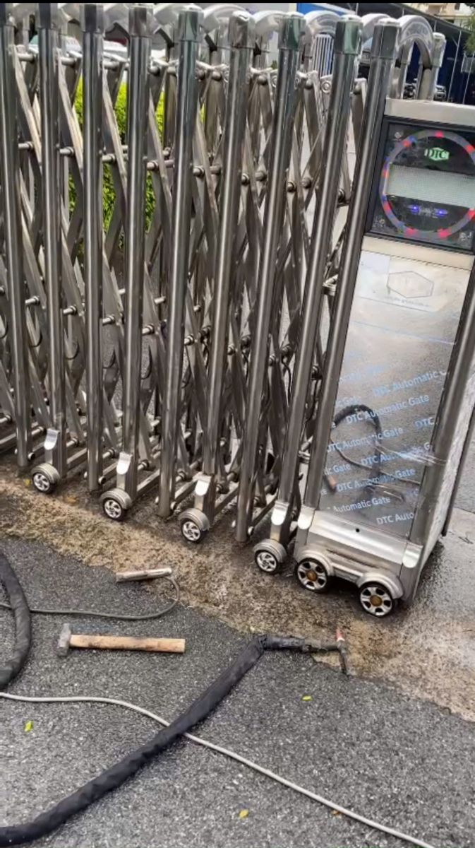 Dịch Vụ Sửa Cửa Cuốn Huyện Hóc Môn - Hưng Thịnh Phát Nhanh 24/24